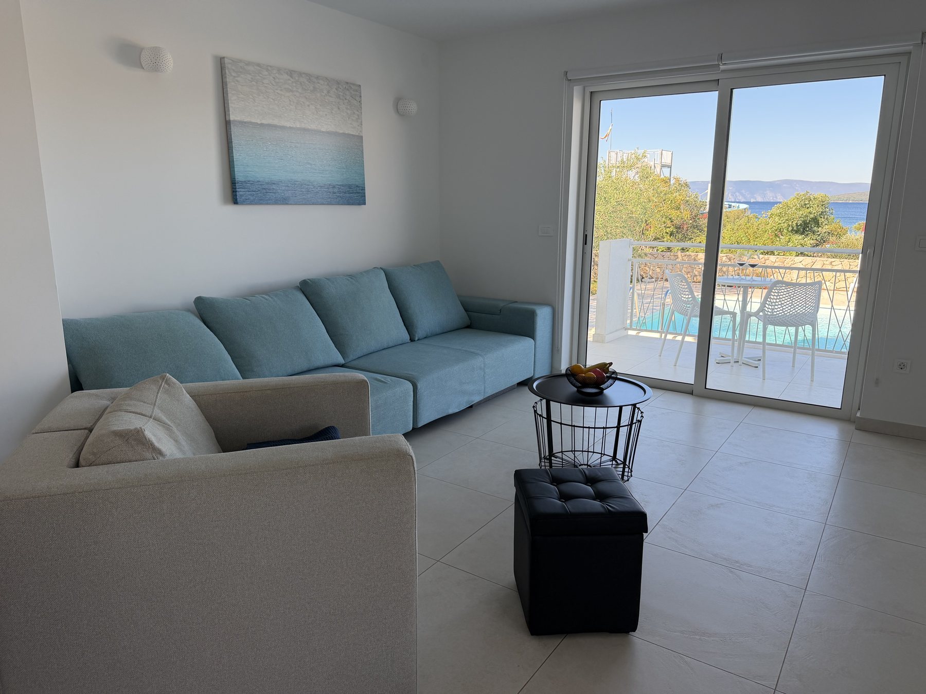 Apartment Blue living room with a sea view